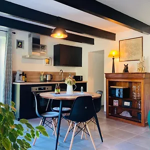  Holiday home Charmante Petite Maison Renovee